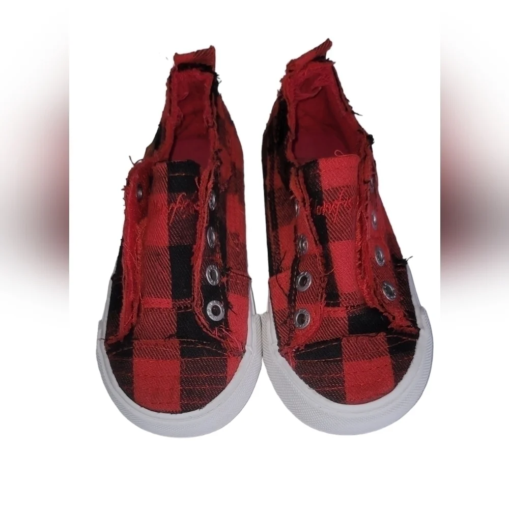 Blowfish Malibu Kids Distressed Canvas Slip on Sneakers & Velcro Closure